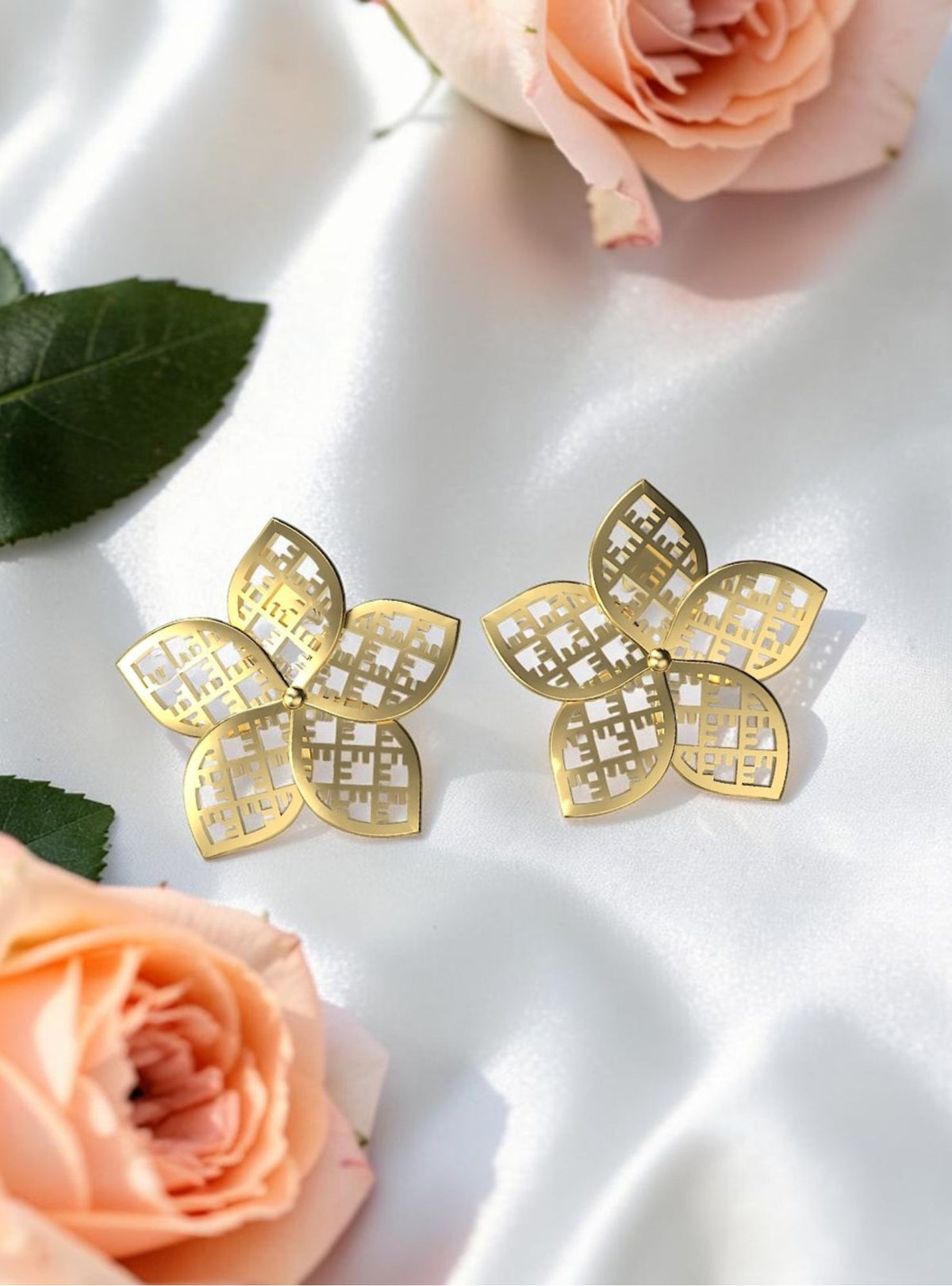 Circular gold-plated sterling silver earrings FLORET ⏐ *Personalise