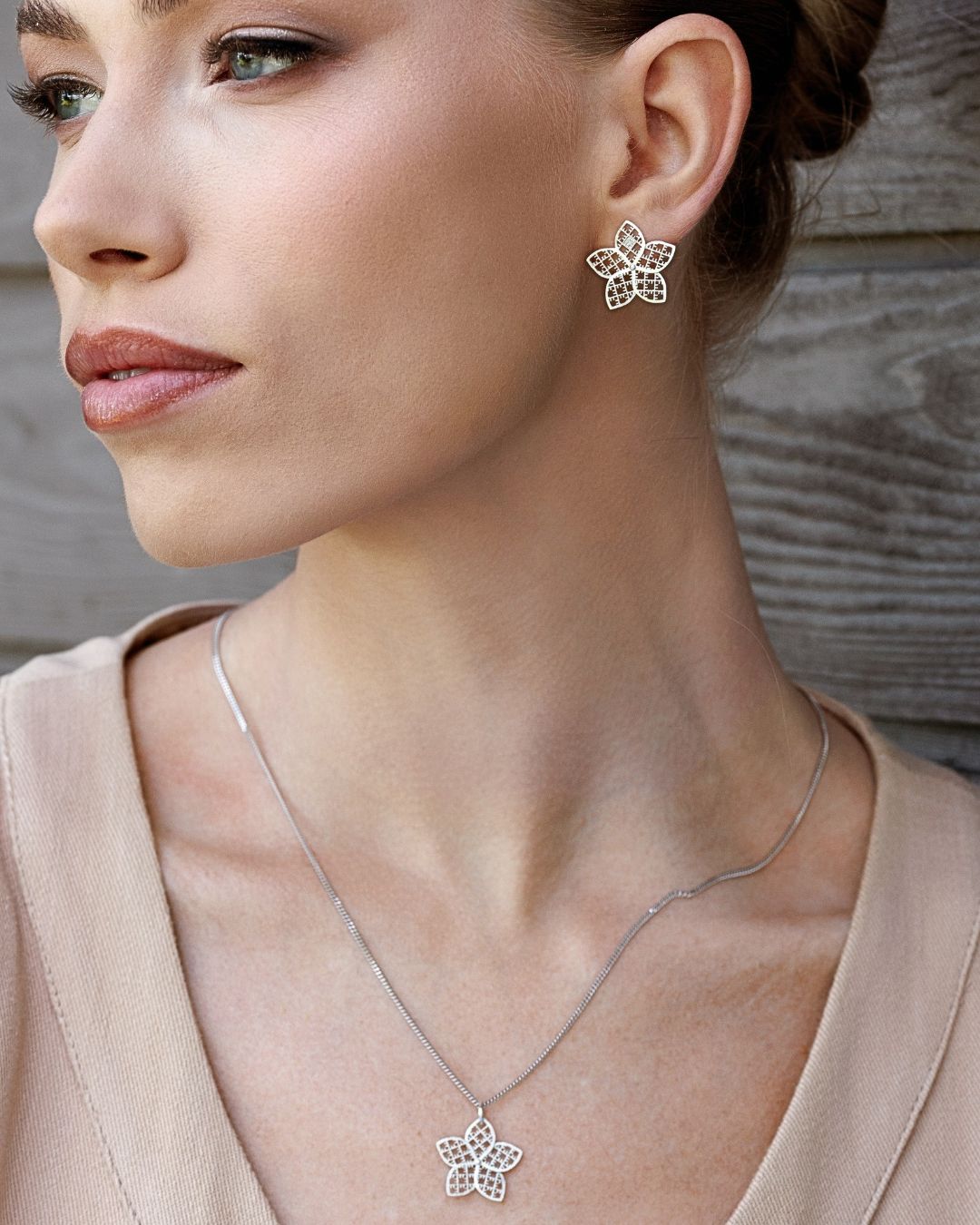Circular gold-plated sterling silver pendant FLORET ⏐ *Personalise