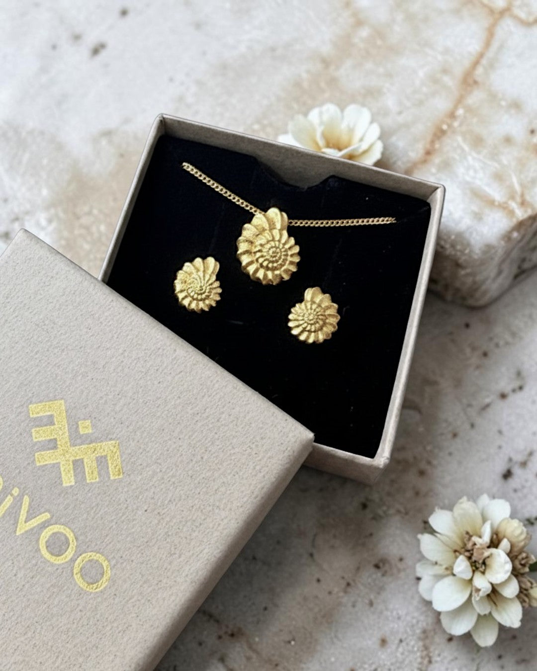 Circular sterling silver jewellery set Shells