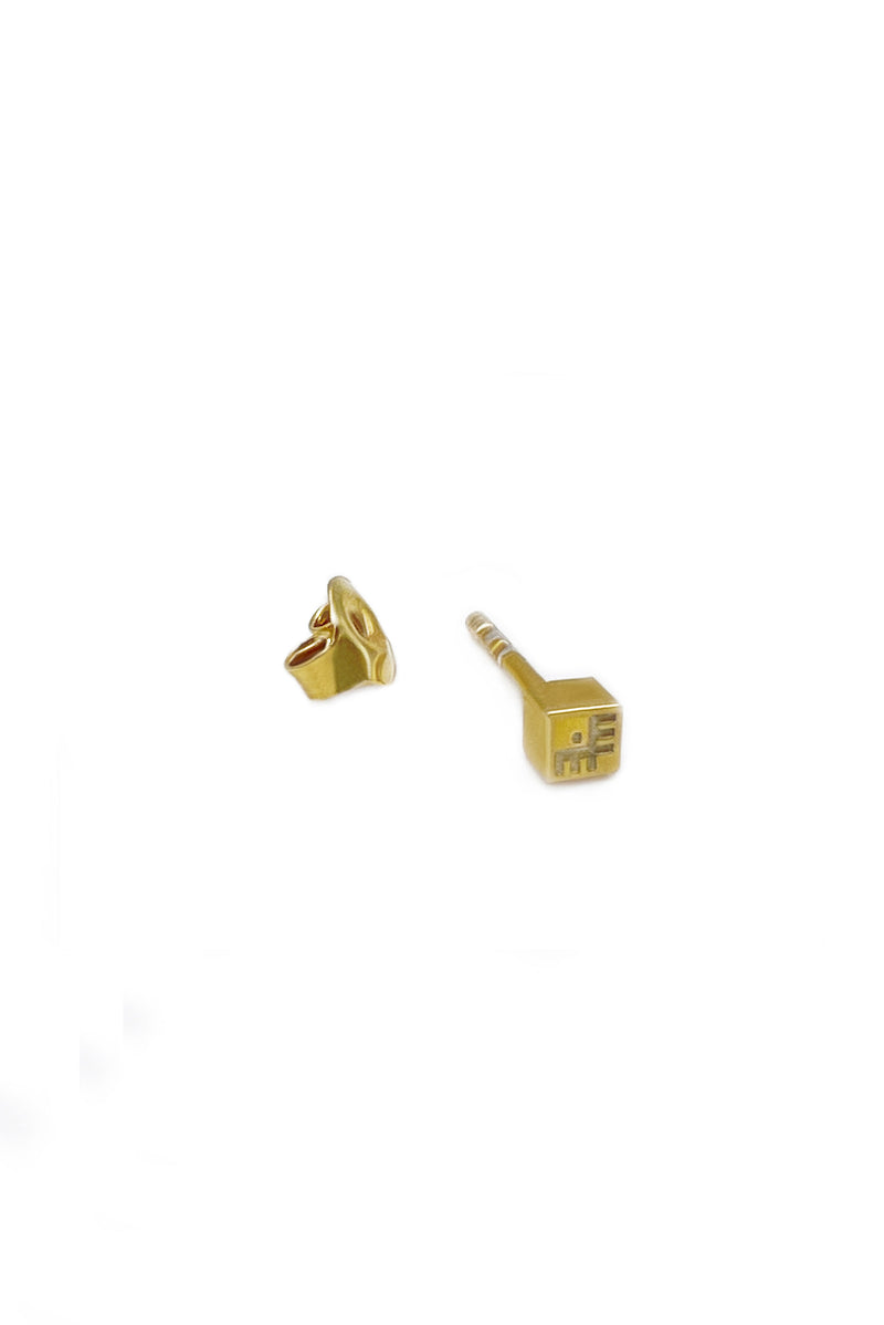 Eco gold plated stud earrings TINY *P